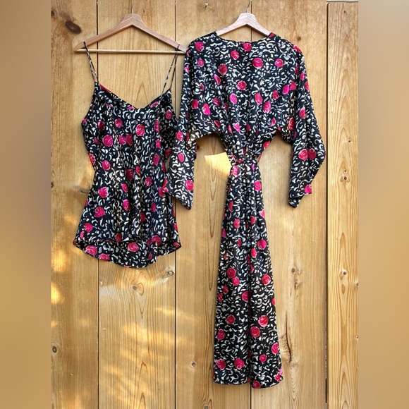 Josie Natori Red Rose Gown And Robe Sz Small - Picture 4 of 4